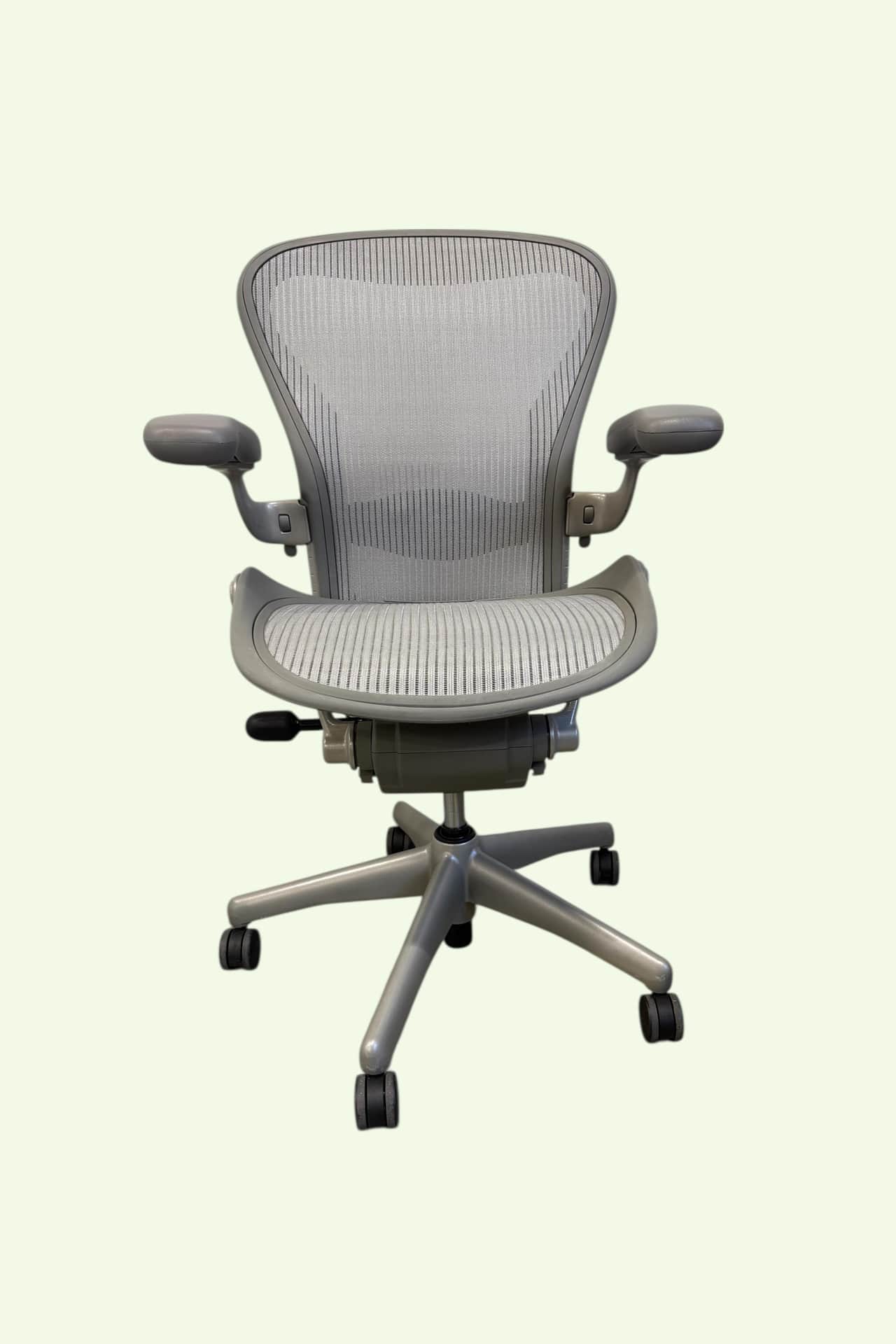 Herman Miller Aeron Titanium Lentedeal