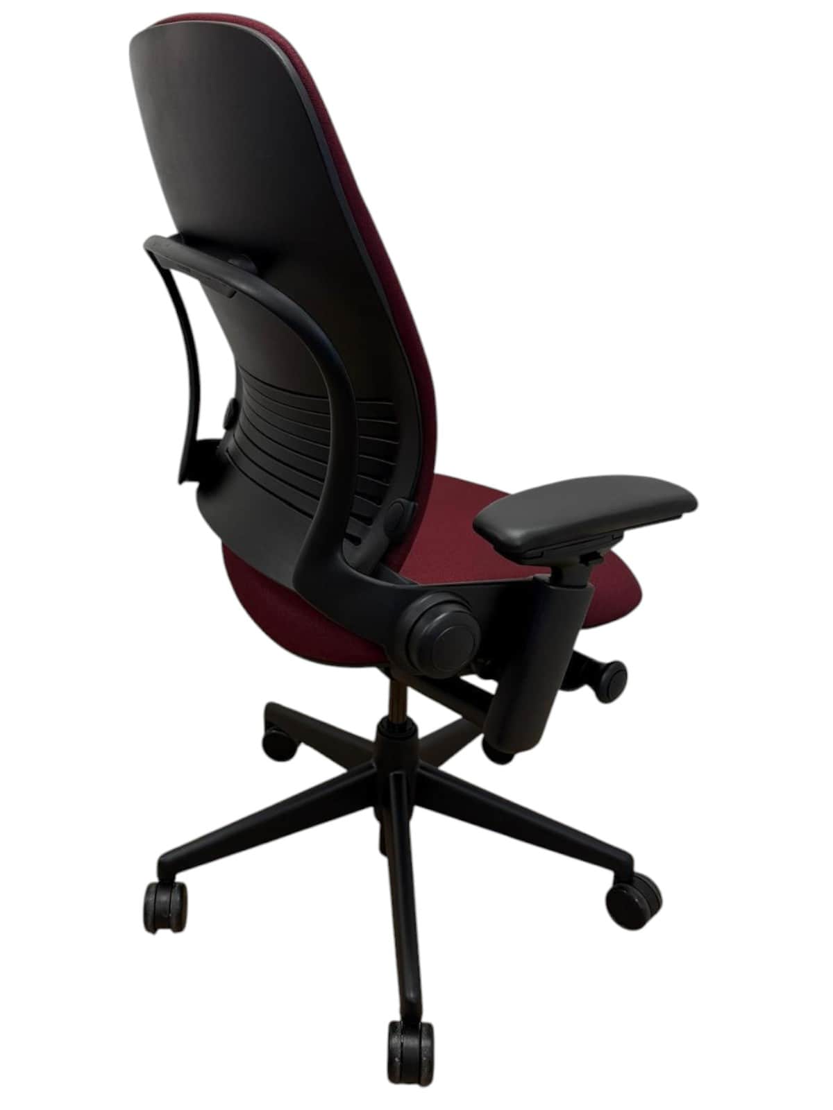 Steelcase Leap V2 Bordeaux (model z showroomu)