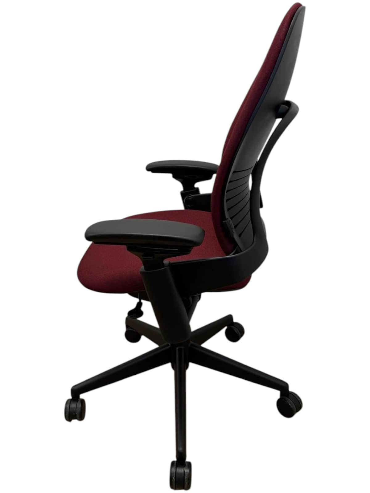 Steelcase Leap V2 Bordeaux (model z showroomu)